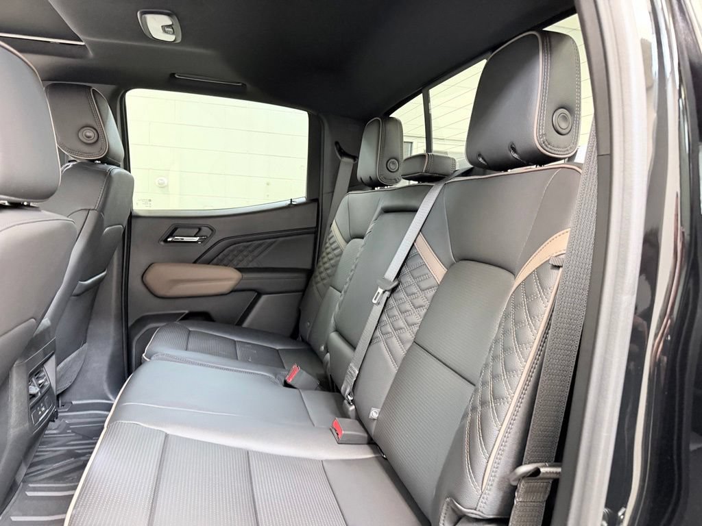 New 2026 GMC Canyon Denali w/ LPO, Denali Black Edition AWD/4WD image 23