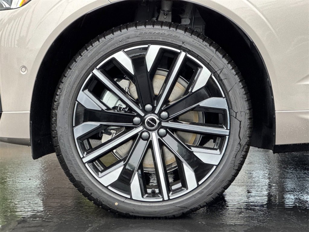New 2026 Volvo XC60 T8 Ultra w/ Climate Package image 25