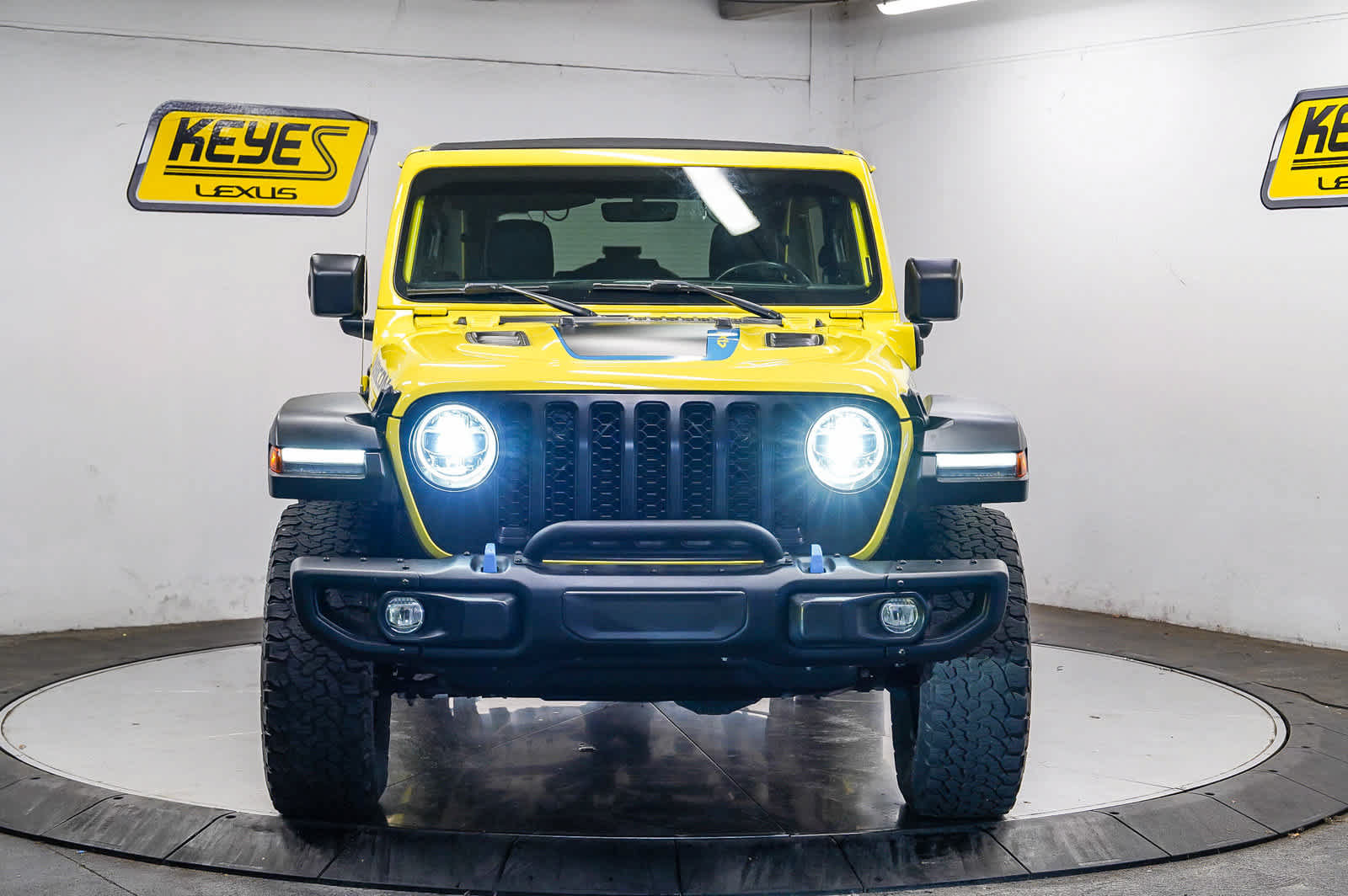 Used 2022 Jeep Wrangler Unlimited Rubicon 4xe w/ Cold Weather Group AWD/4WD image 6