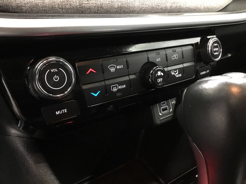 Used 2022 Jeep Compass Latitude AWD/4WD image 24