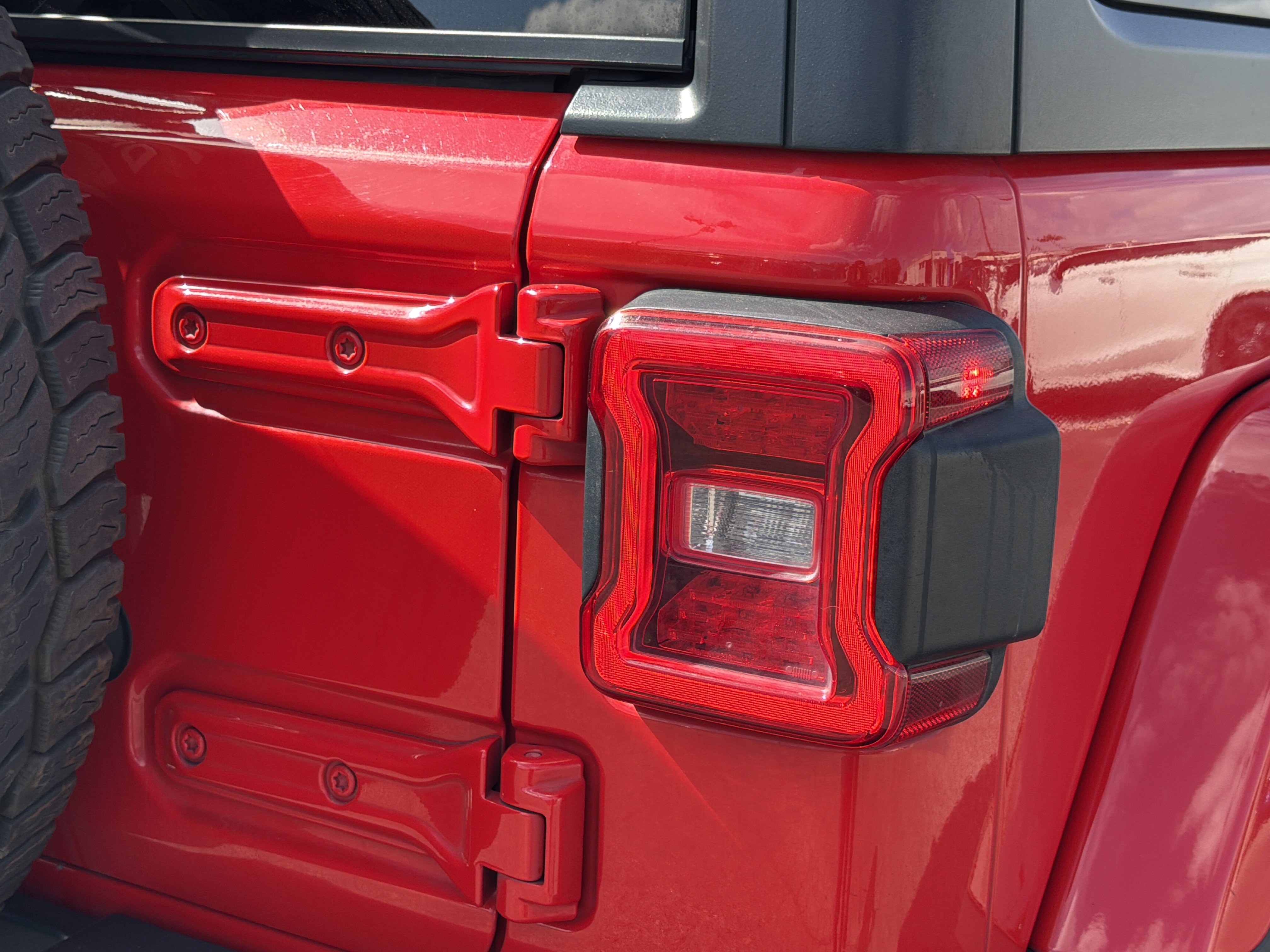 Used 2018 Jeep Wrangler Unlimited Sahara w/ Cold Weather Group image 11