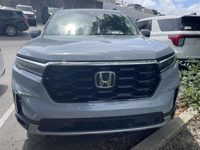 Used 2025 Honda Pilot Touring image 2
