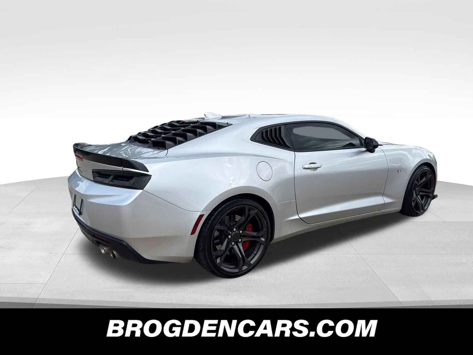 Used 2018 Chevrolet Camaro SS RWD image 3