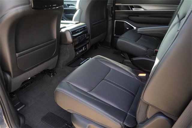 New 2025 Jeep Wagoneer Series III image 16