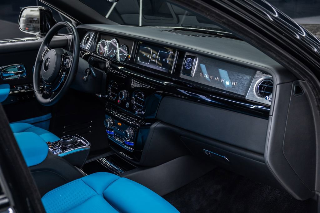 Used 2023 Rolls-Royce Phantom Sedan image 48