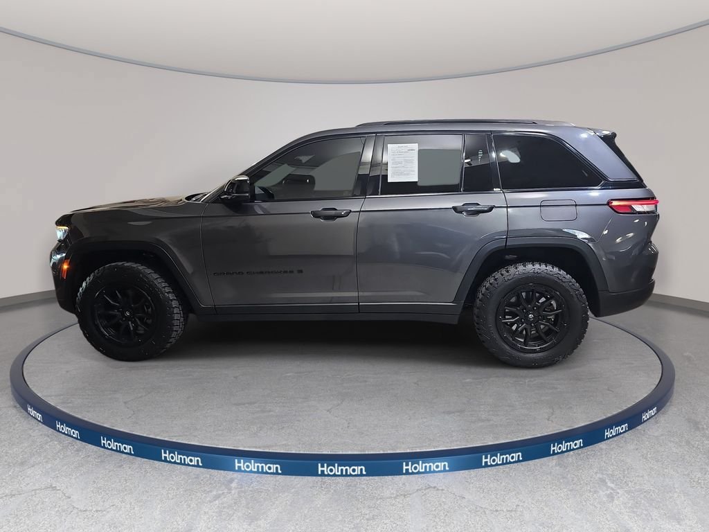 Used 2022 Jeep Grand Cherokee Altitude AWD/4WD image 9