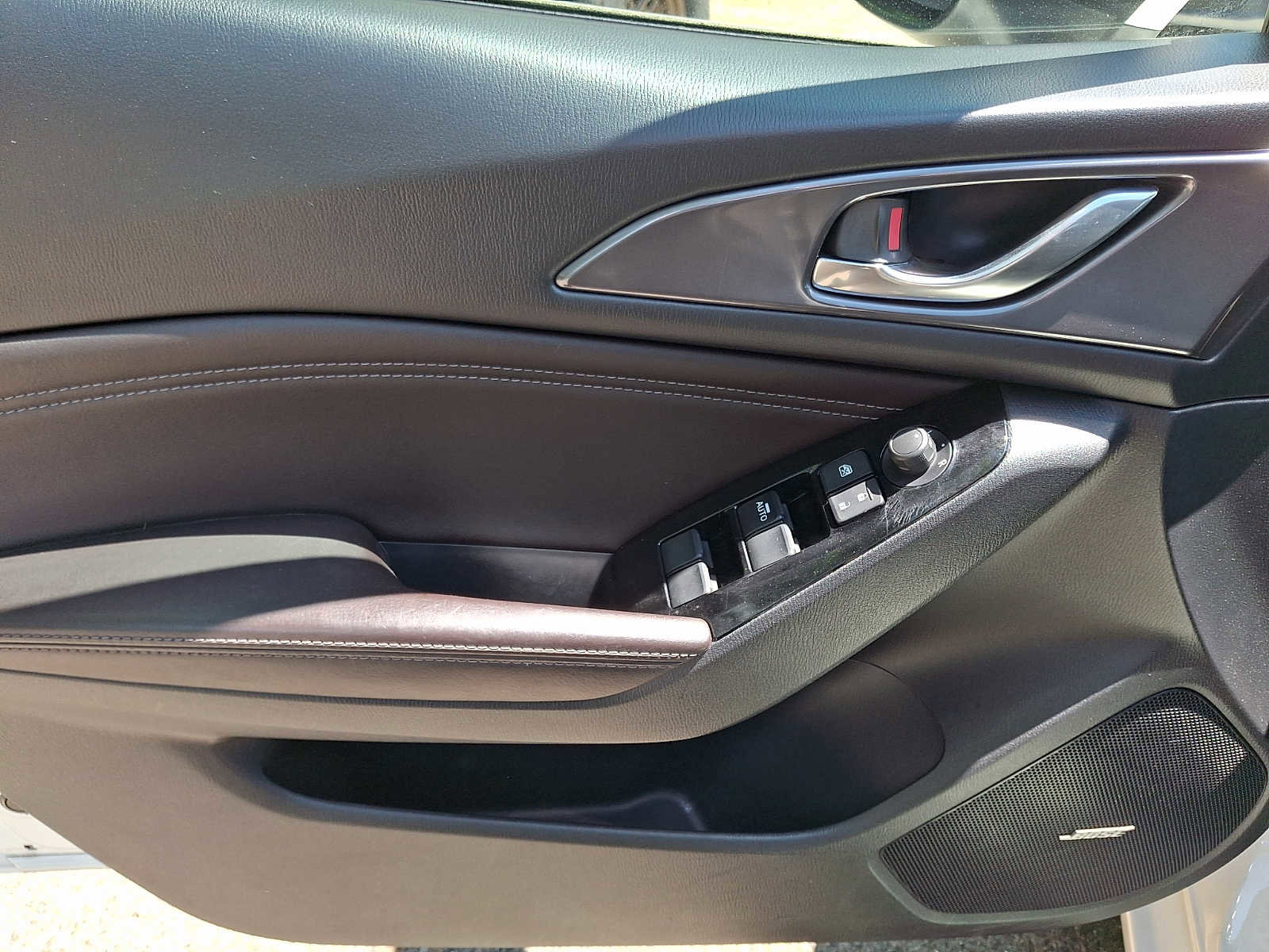 Used 2018 MAZDA MAZDA3 Grand Touring w/ Premium Equipment Package FWD image 12
