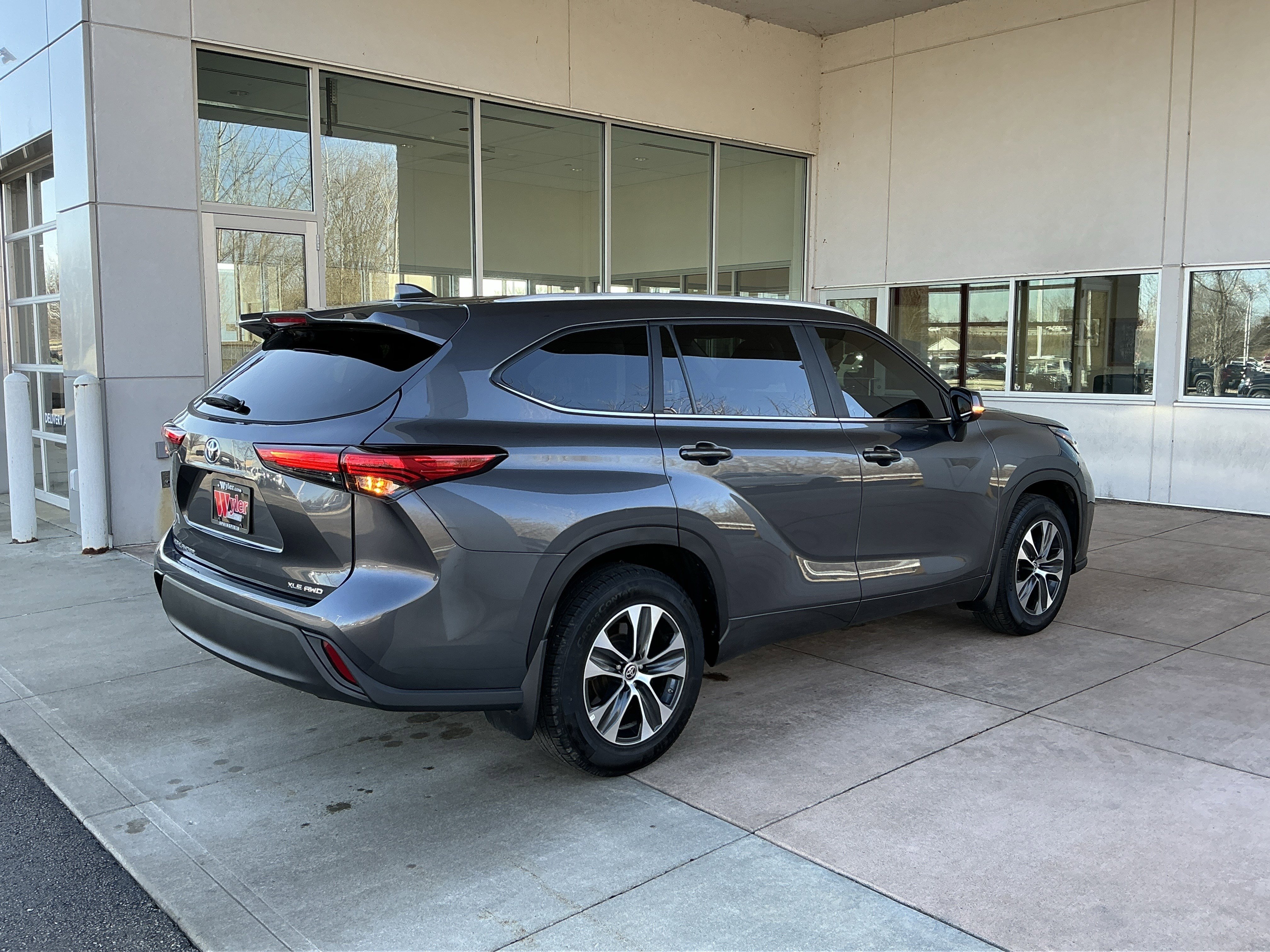 Used 2023 Toyota Highlander XLE image 22