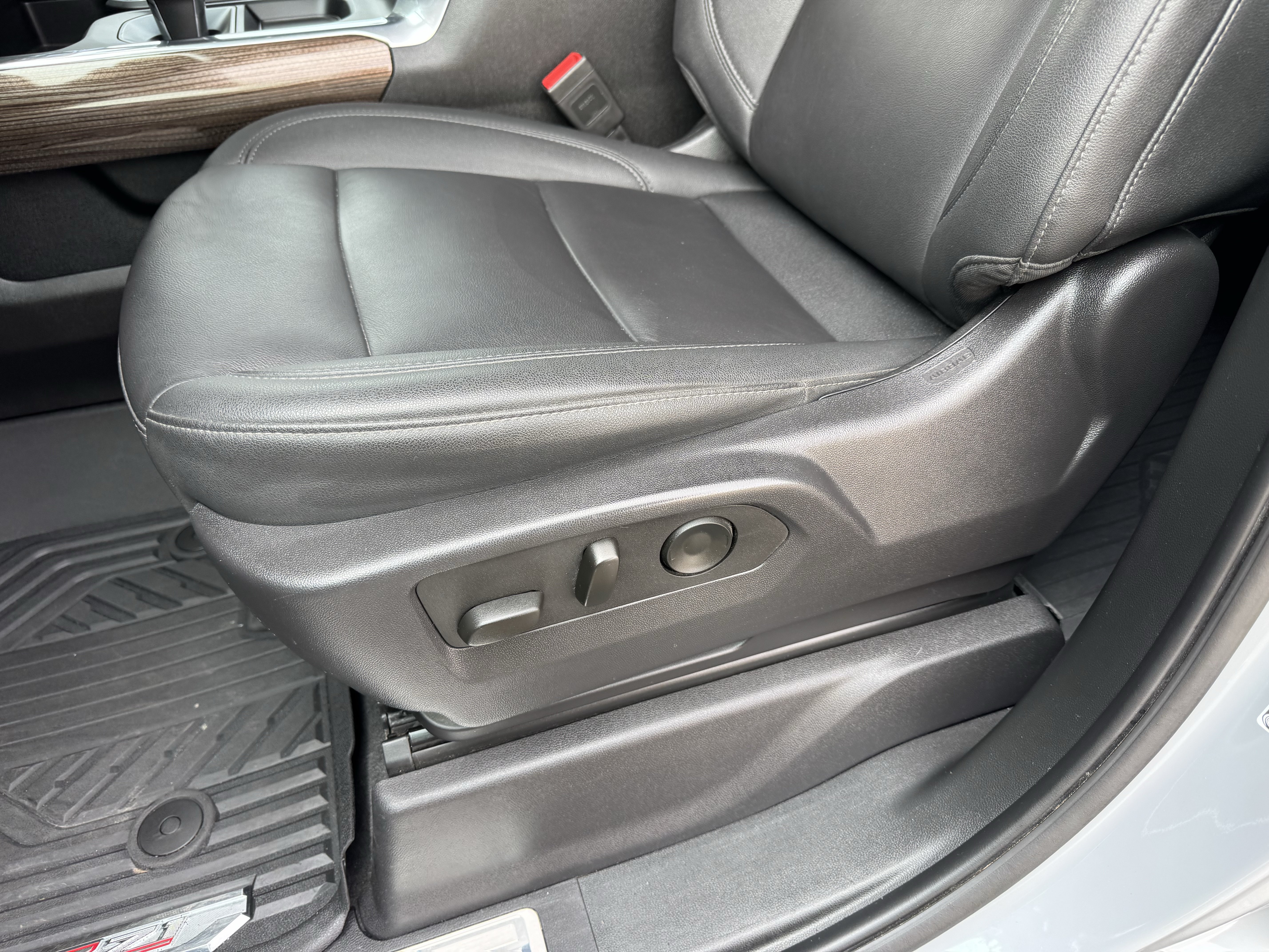 Certified 2025 Chevrolet Silverado 1500 RST AWD/4WD image 16