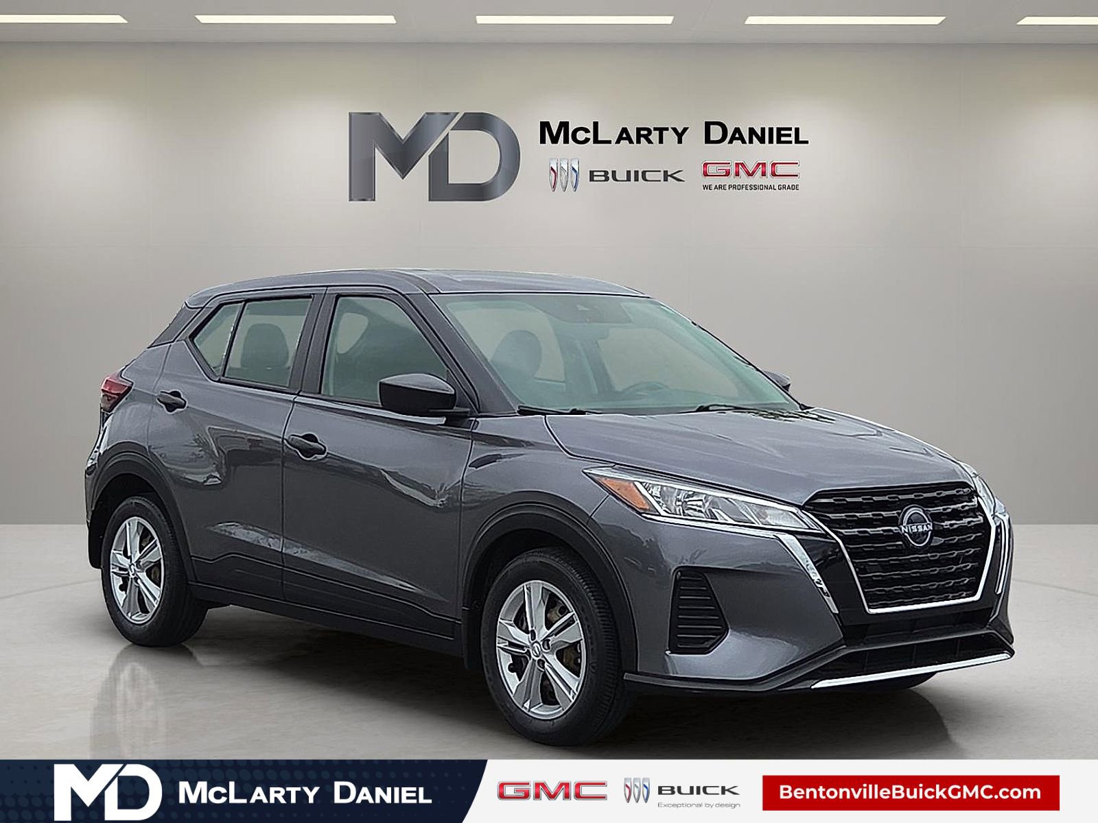 Used 2023 Nissan Kicks S FWD image 1