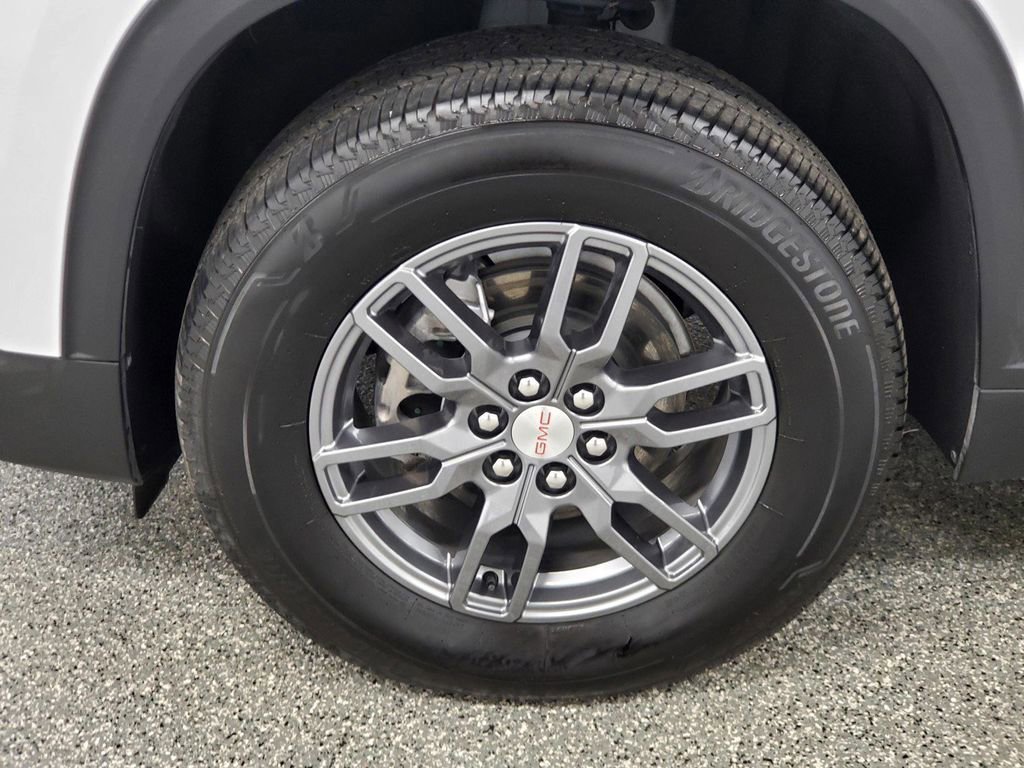 Used 2025 GMC Acadia Elevation FWD image 9