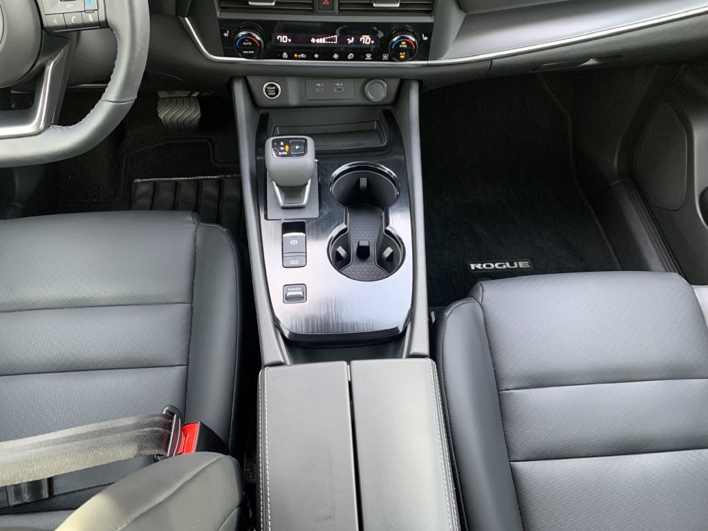 Used 2023 Nissan Rogue SV w/ SV Premium B Package FWD image 18