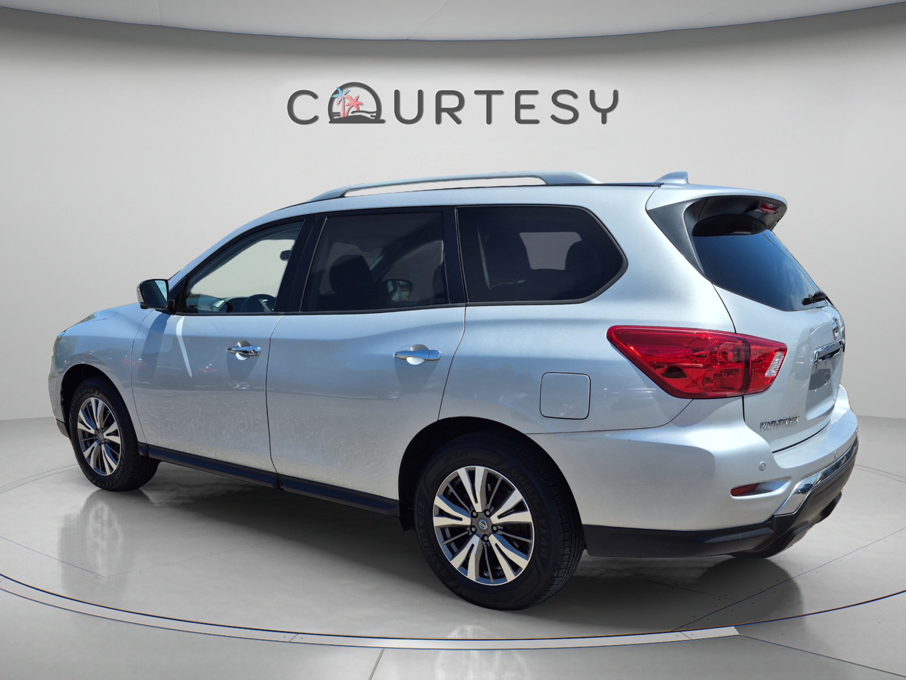 Used 2019 Nissan Pathfinder SL FWD image 5