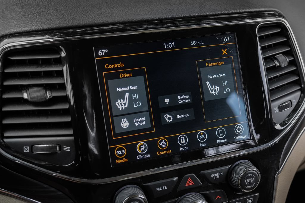 Used 2022 Jeep Grand Cherokee Limited w/ Tech Group RWD image 32
