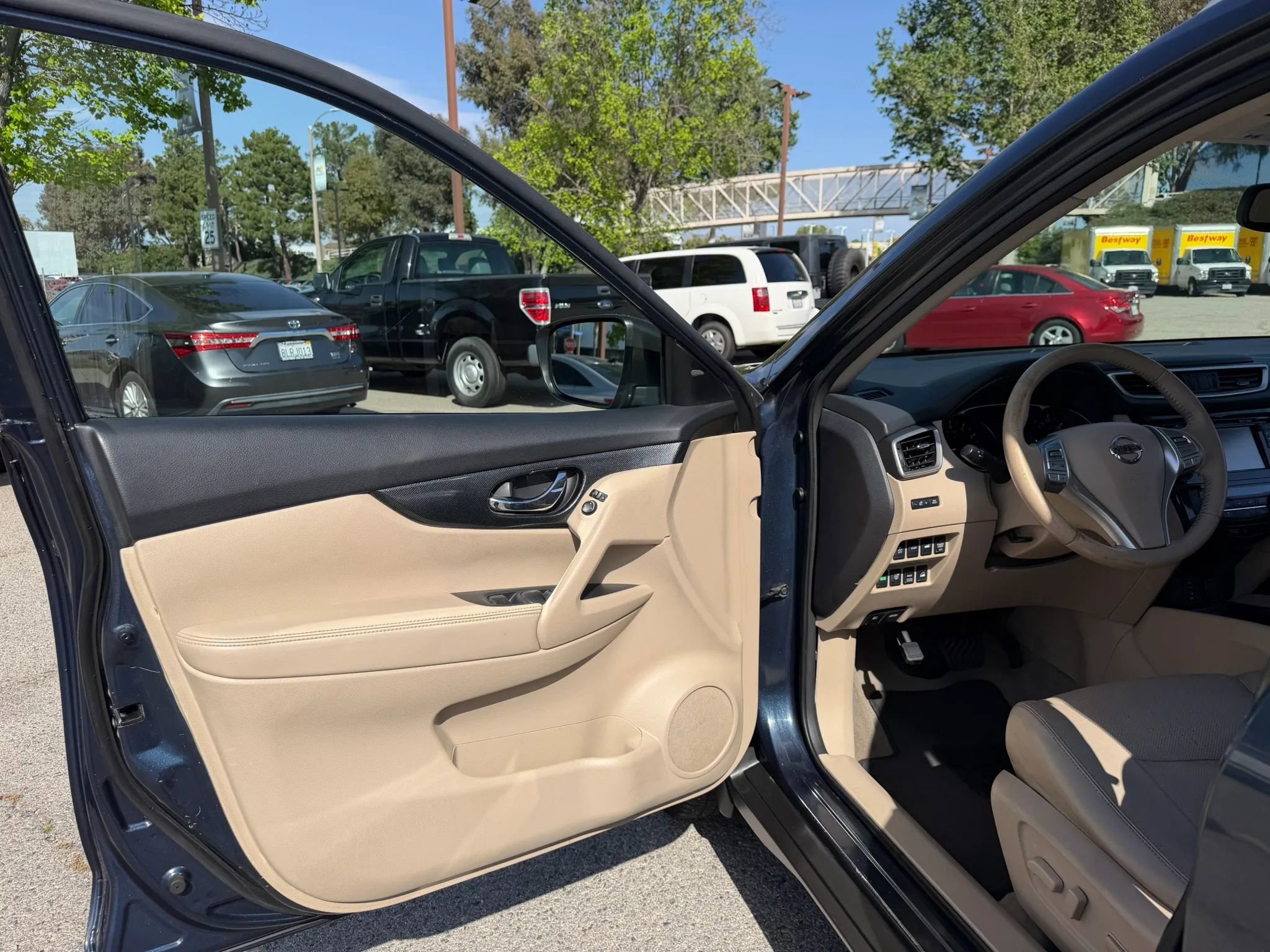 Used 2015 Nissan Rogue SL w/ SL Premium Package image 9