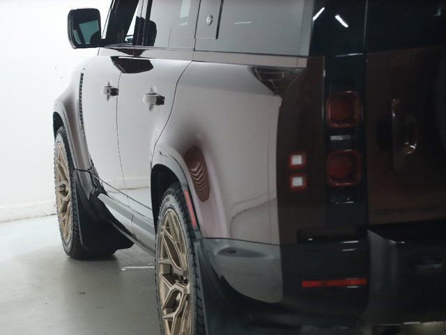 Used 2023 Land Rover Defender 130 X-Dynamic SE AWD/4WD image 6