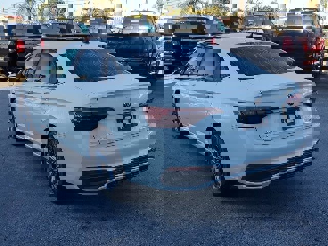 Used 2023 Volkswagen Jetta SE w/ Panoramic Sunroof Package image 5