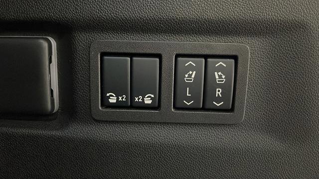 Used 2024 GMC Yukon XL Denali w/ Denali Reserve Package image 31