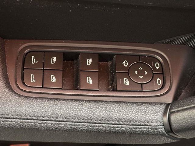 Used 2025 Porsche Cayenne AWD/4WD image 10