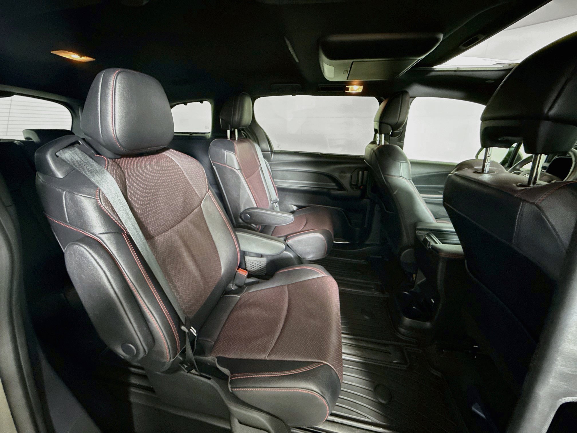 Certified 2025 Toyota Sienna XSE w/ XSE Premium Package AWD/4WD image 29
