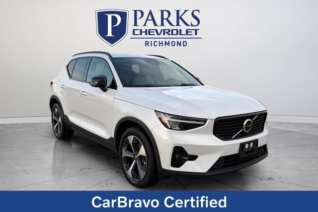 Used 2023 Volvo XC40 B4 Ultimate FWD video 1
