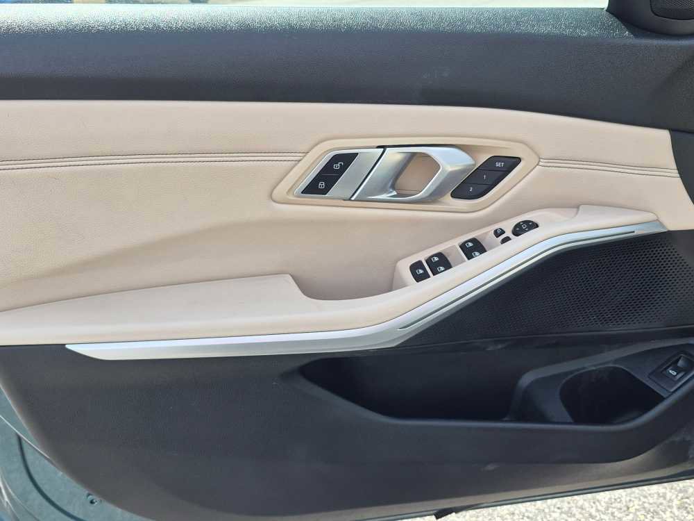 Used 2019 BMW 330i xDrive Sedan w/ Driving Assistance Package image 11