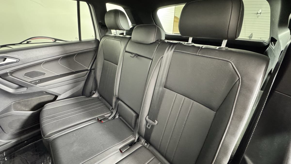 Used 2023 Volkswagen Tiguan SE R-Line AWD/4WD image 30