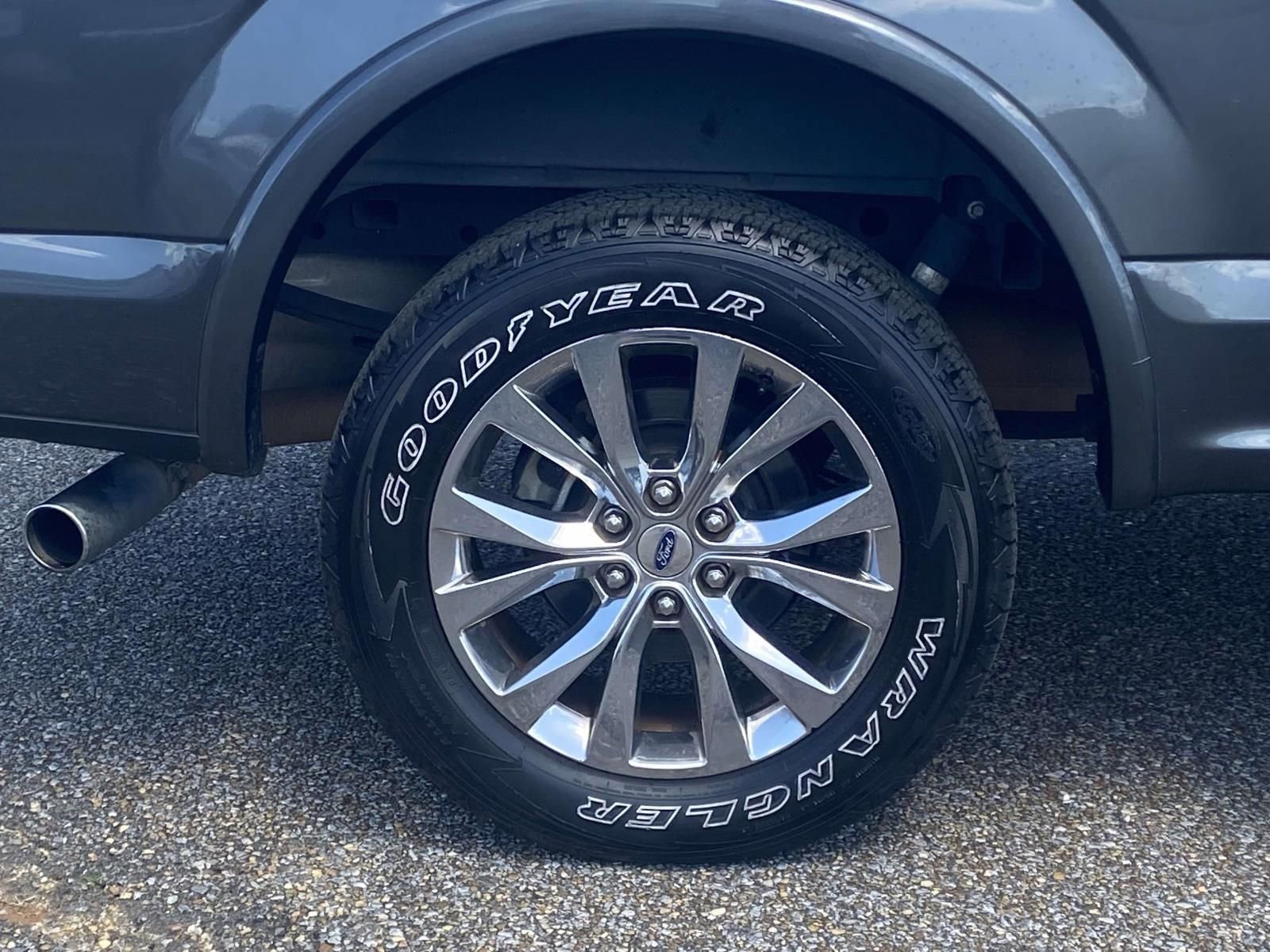 Used 2017 Ford F150 Lariat w/ Equipment Group 502A Luxury image 9