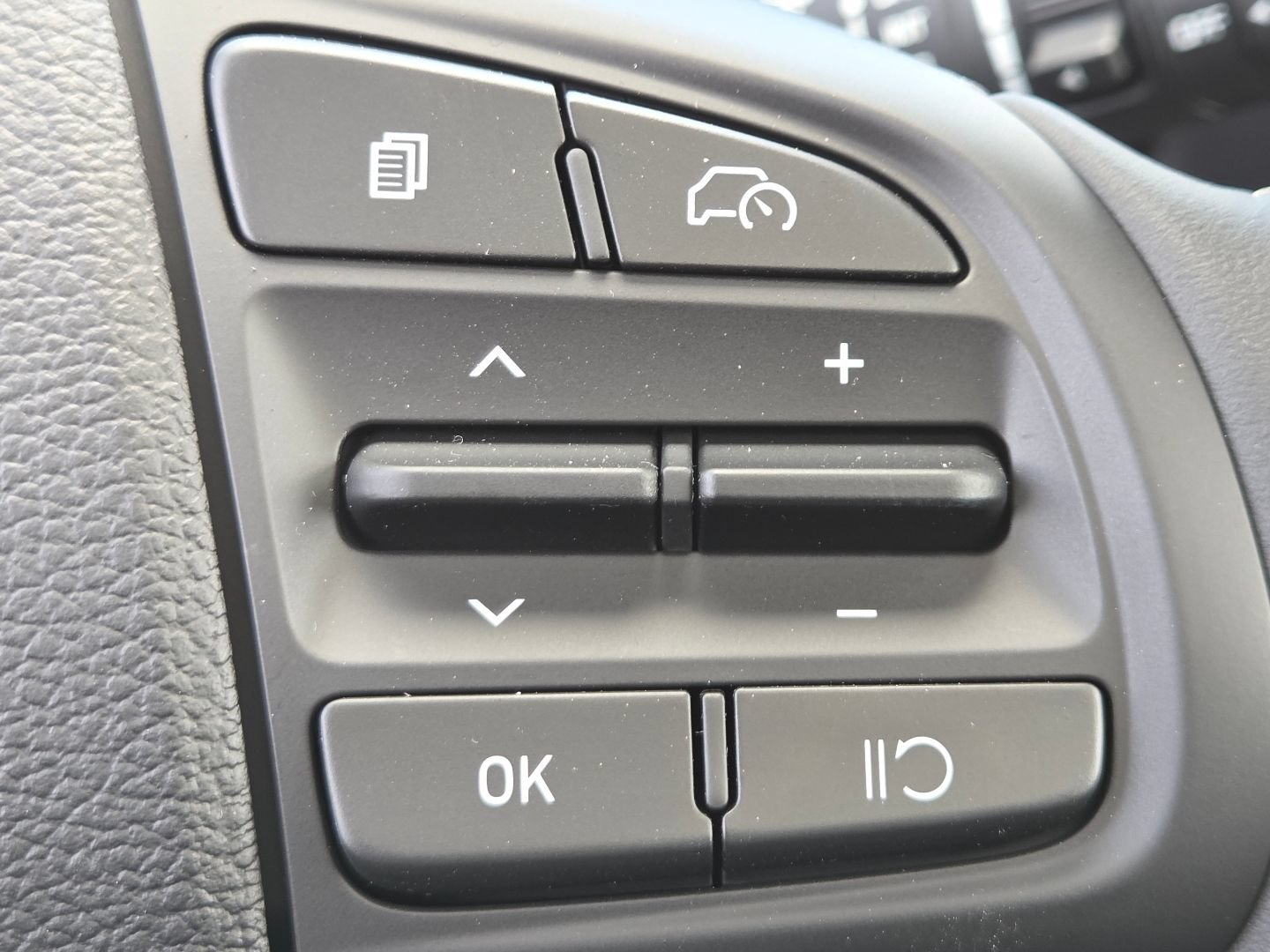 New 2026 Hyundai Venue SEL FWD image 32