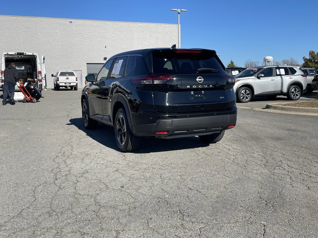 Used 2024 Nissan Rogue SV image 5