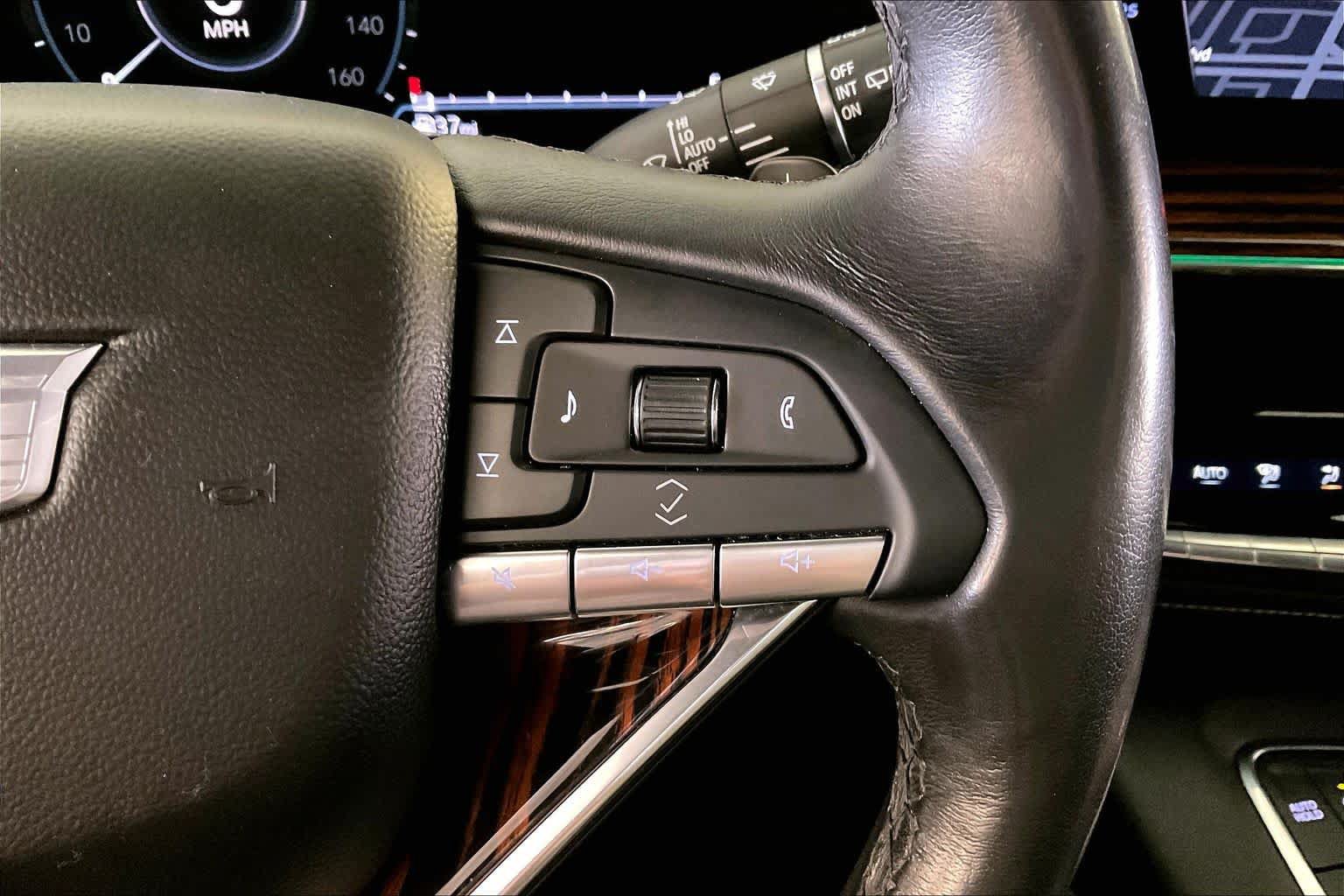 Used 2023 Cadillac Escalade Luxury RWD image 22