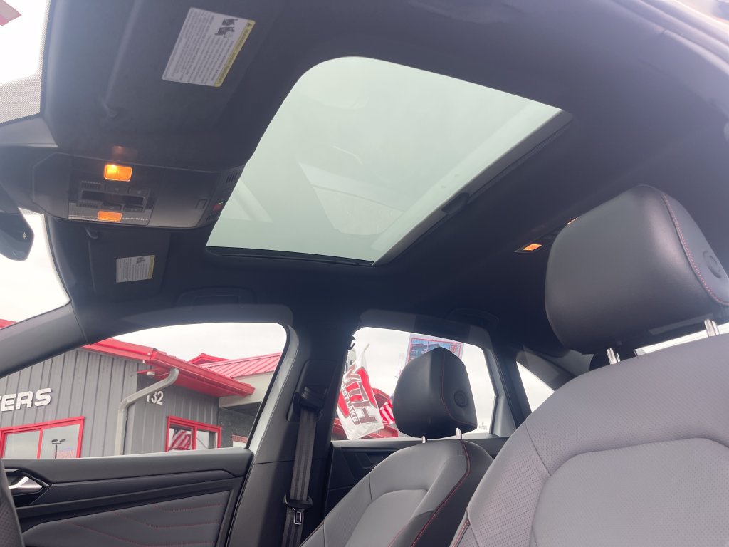 Used 2025 Volkswagen Jetta GLI Autobahn FWD image 18