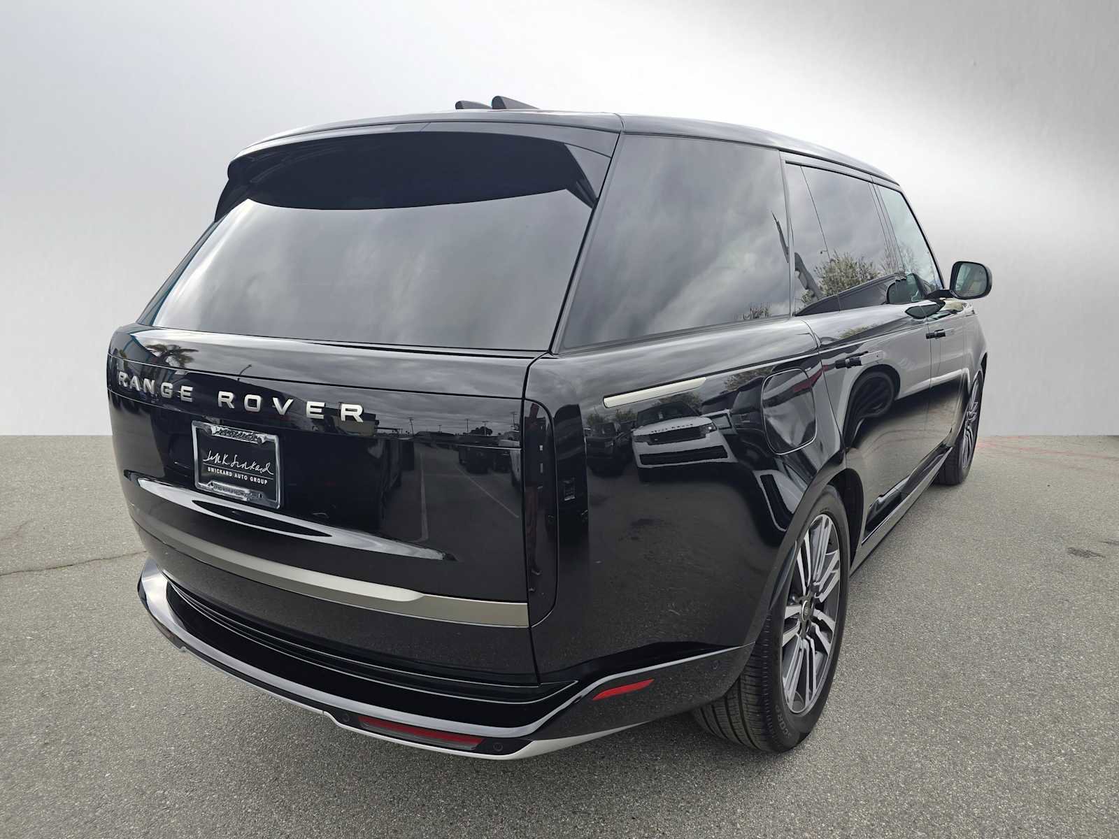 New 2025 Land Rover Range Rover Long Wheelbase SE image 7