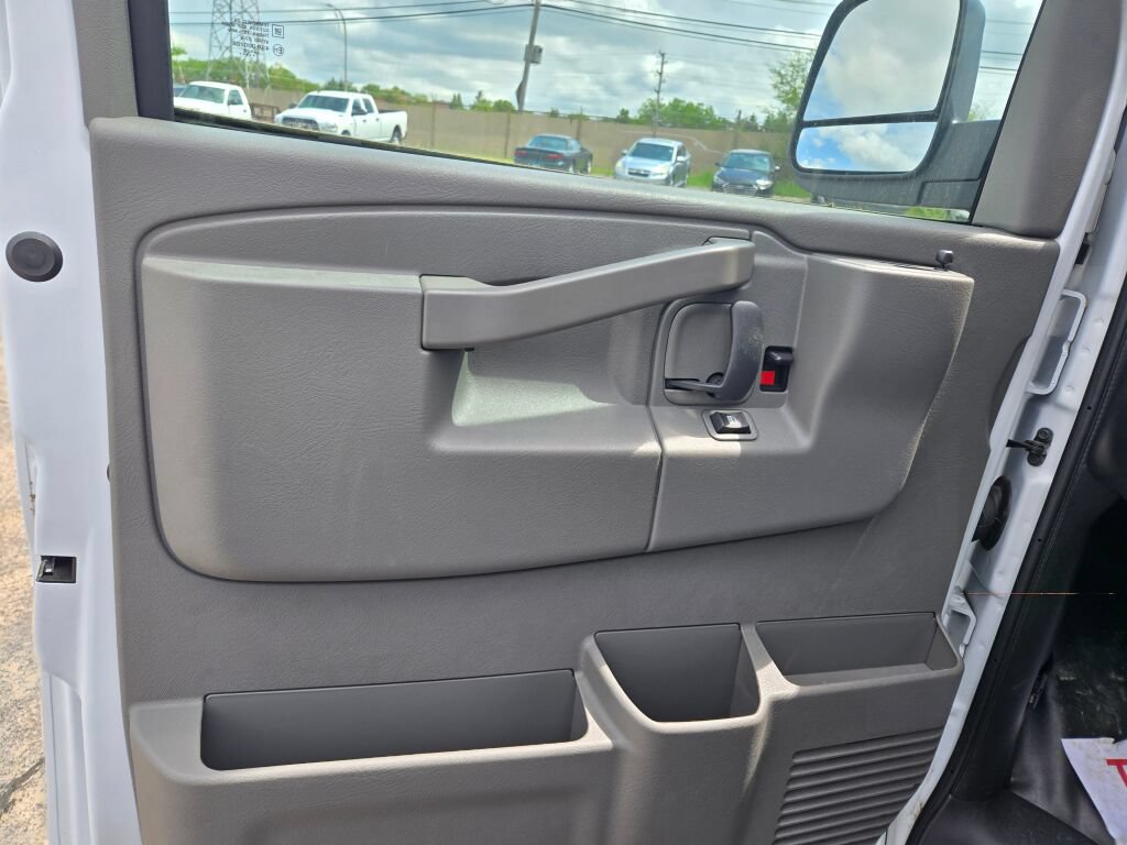 Used 2025 Chevrolet Express 2500 w/ Driver Convenience Package RWD image 20