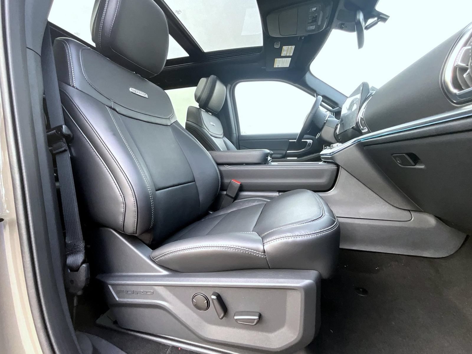 New 2027 Ford Expedition Platinum w/ Stealth Performance Package AWD/4WD image 19