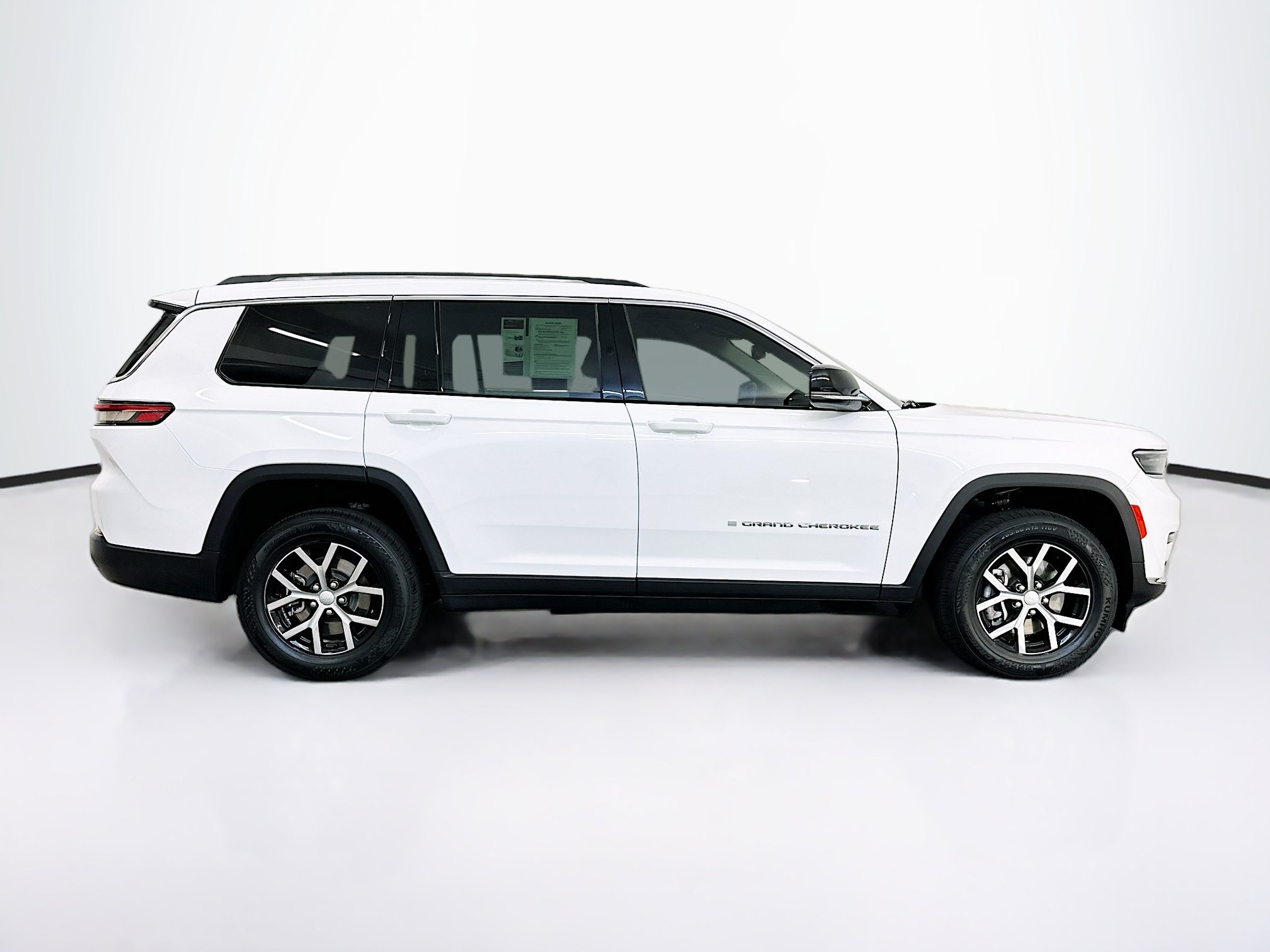 Used 2023 Jeep Grand Cherokee L Limited AWD/4WD image 10