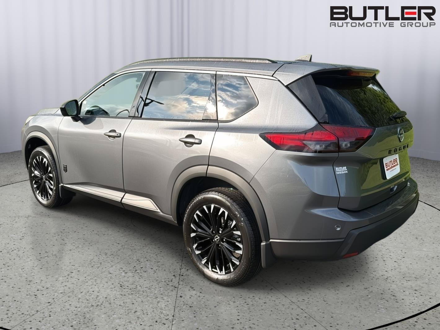 New 2026 Nissan Rogue Dark Armor FWD image 5