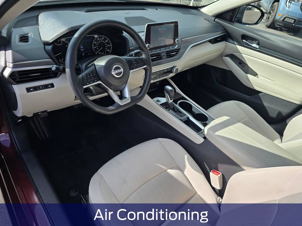 Used 2024 Nissan Altima 2.5 SV FWD image 2