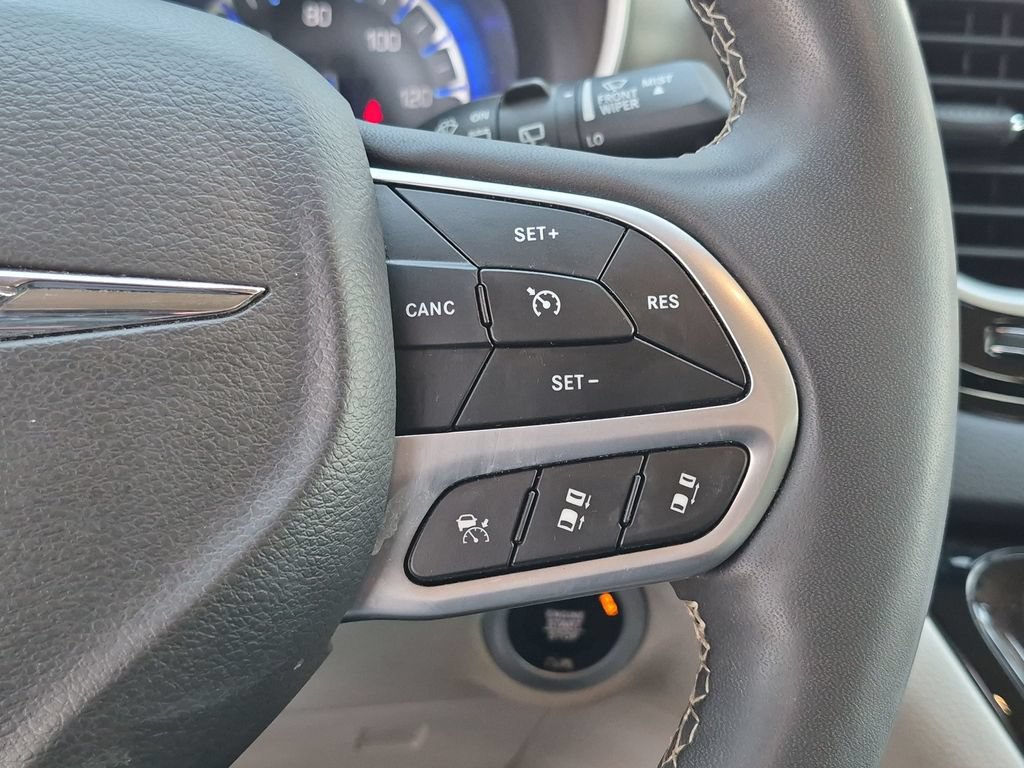 Used 2023 Chrysler Pacifica Touring-L FWD image 24
