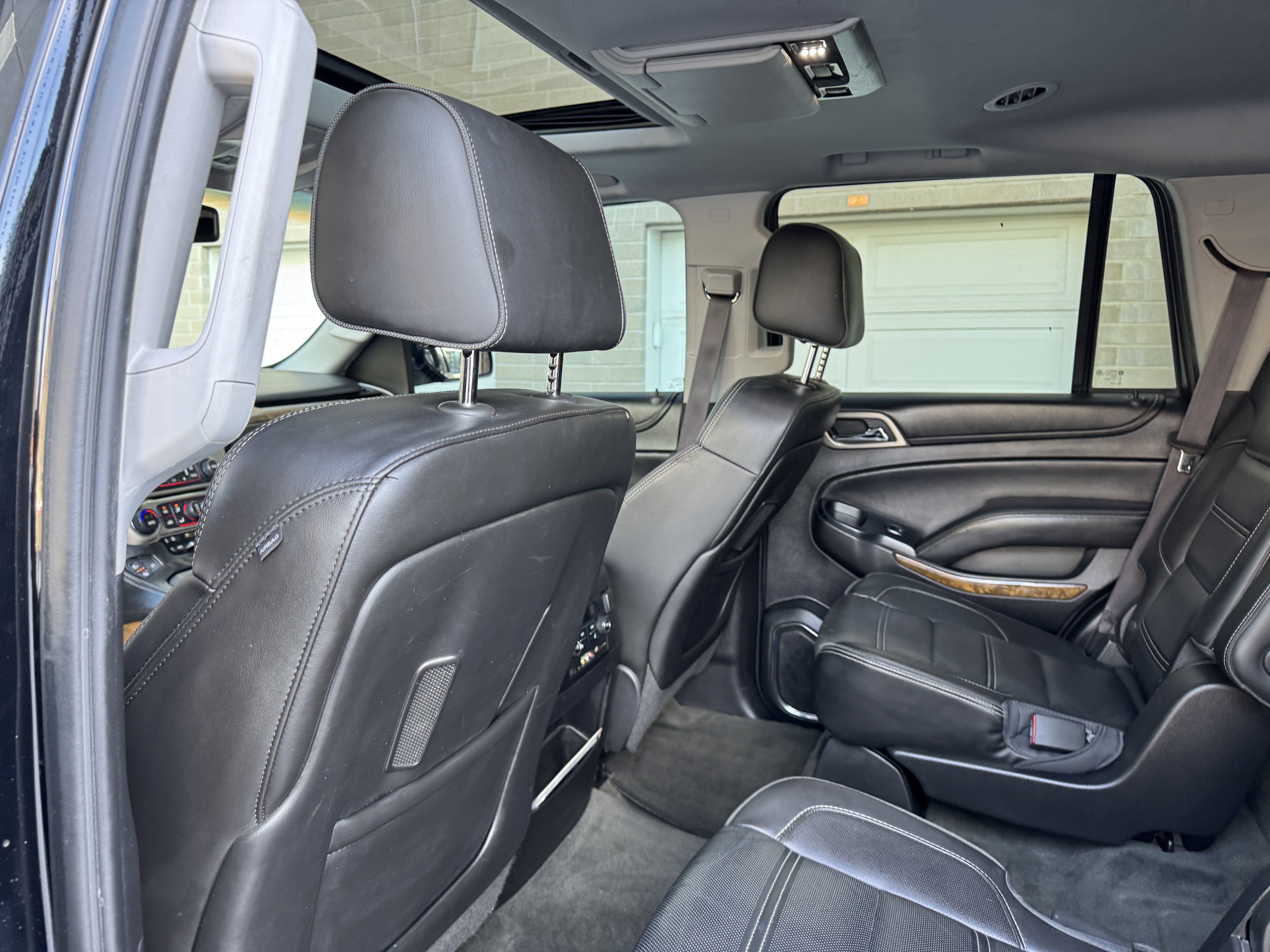 Used 2015 GMC Yukon Denali w/ Touring Package AWD/4WD image 38