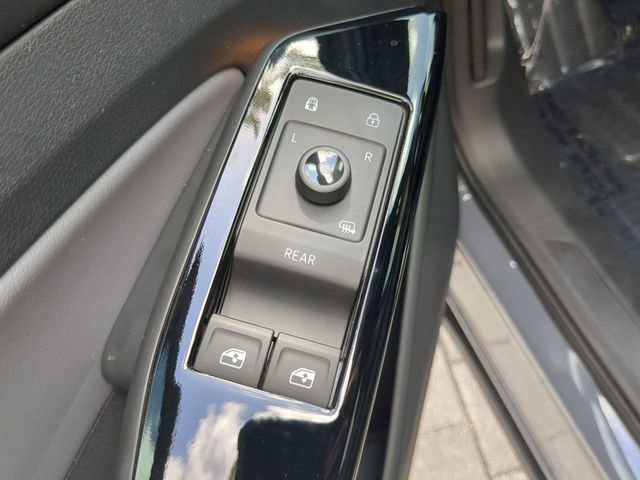 Used 2023 Volkswagen ID.4 S RWD image 18
