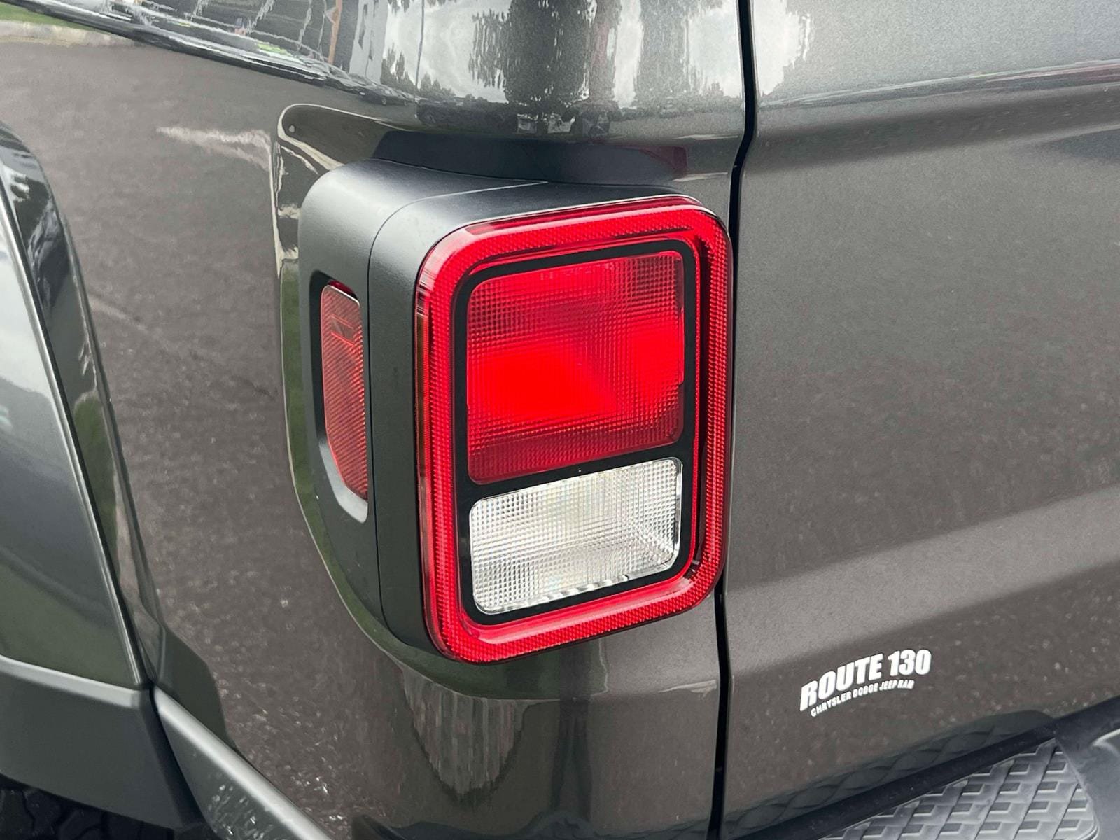 Used 2025 Jeep Gladiator Sport AWD/4WD image 7