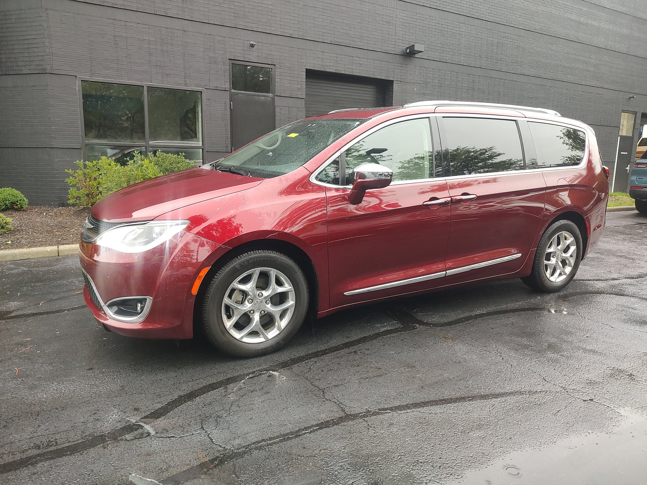 Used 2018 Chrysler Pacifica Limited w/ Advanced Safetytec Group