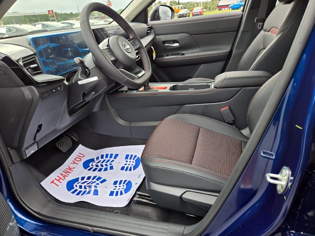 New 2027 Nissan Kicks SR w/ Cold Weather Package FWD image 4