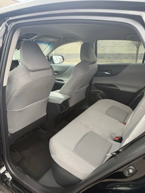 Used 2023 Toyota Venza LE image 32