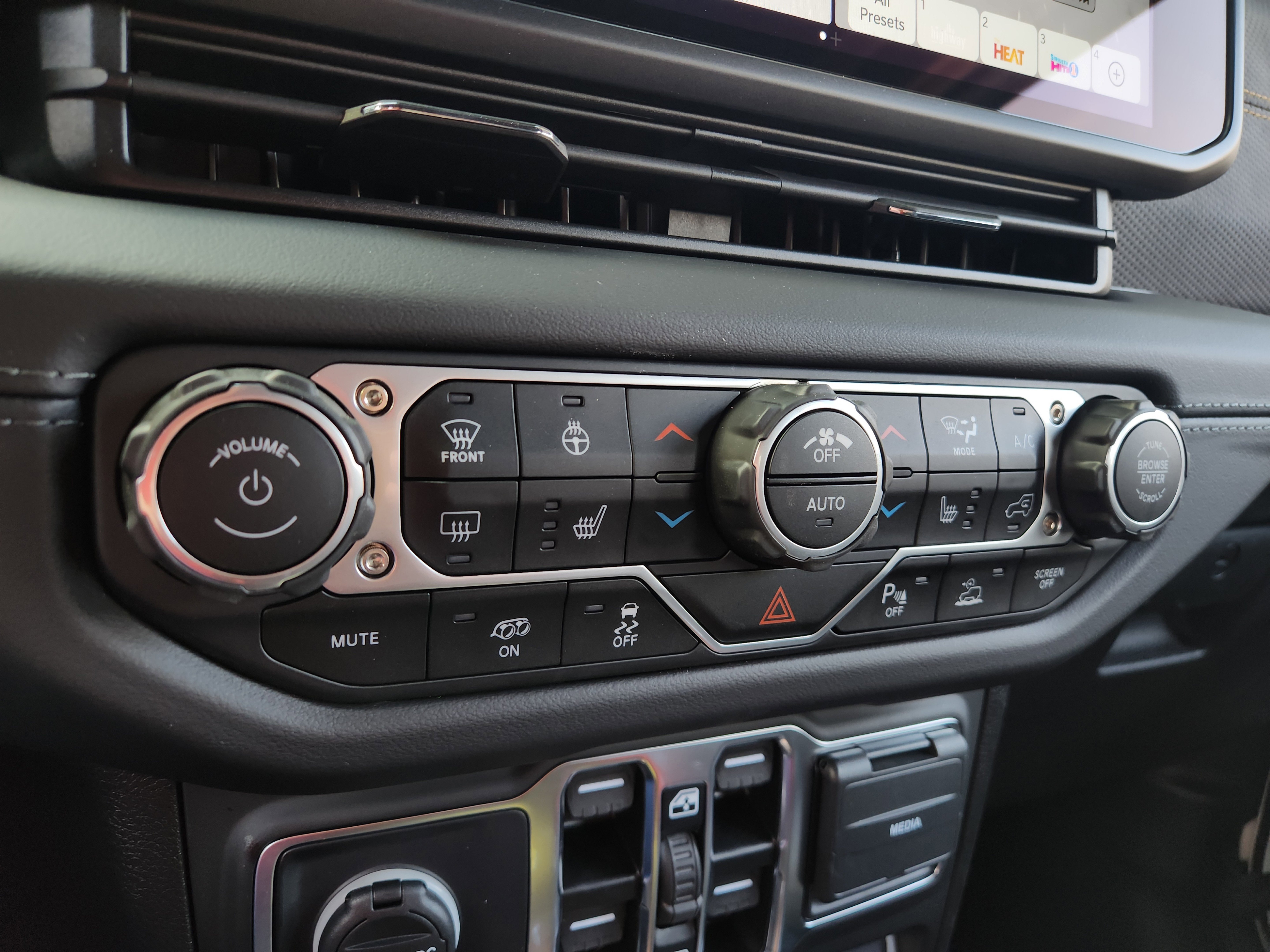 New 2025 Jeep Wrangler Unlimited Rubicon 392 image 27