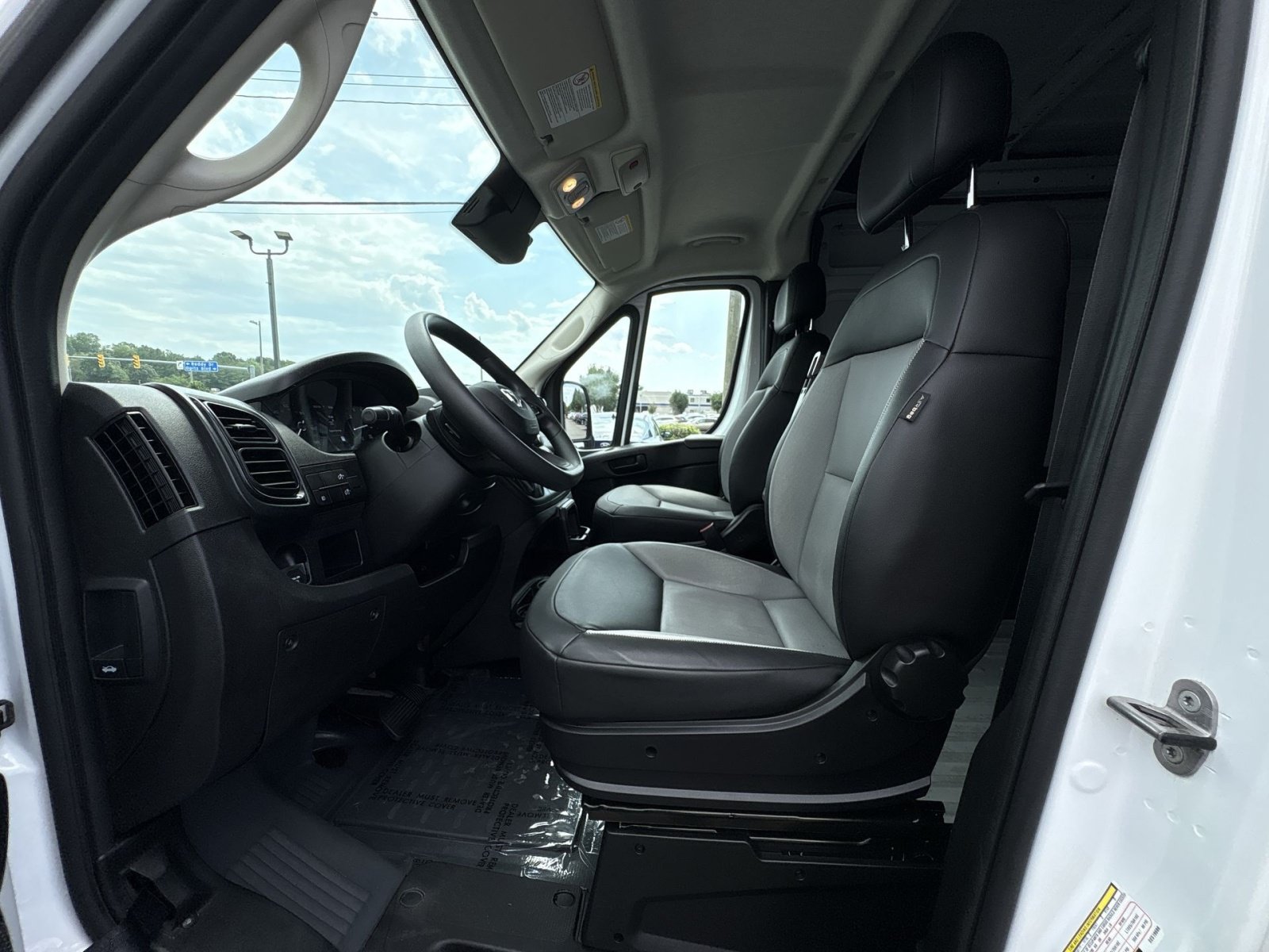 Used 2025 RAM ProMaster 2500 w/ Convenience Group FWD image 13