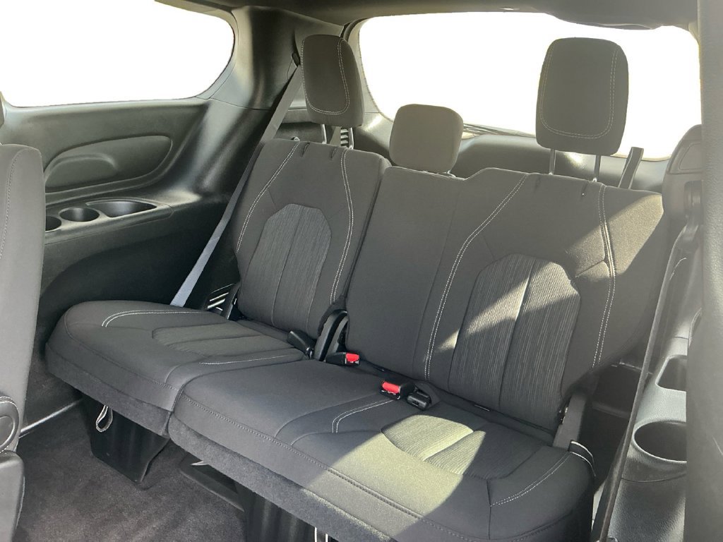 Used 2024 Chrysler Pacifica Touring FWD image 21