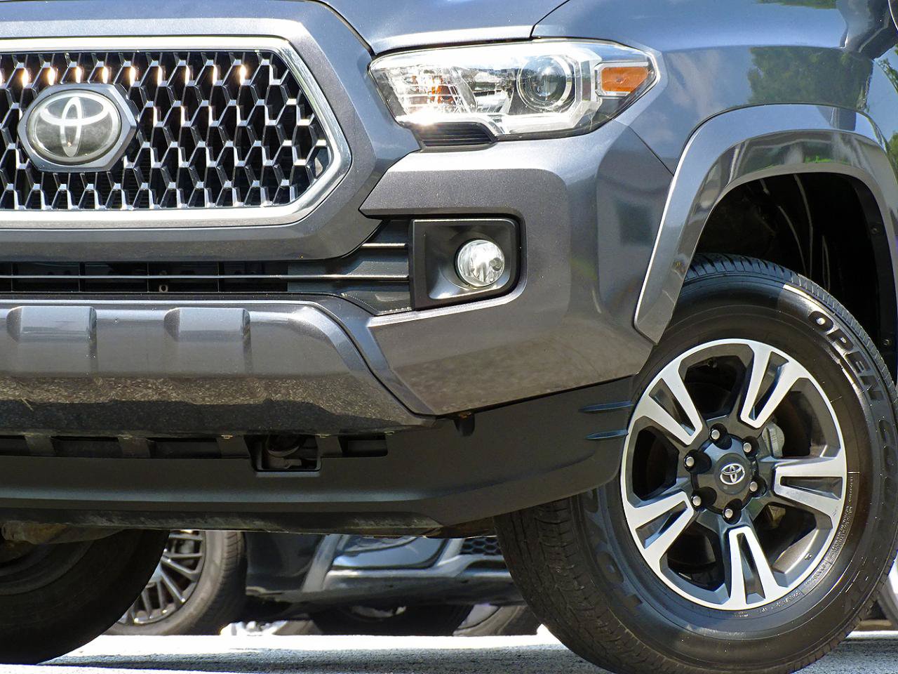 Used 2019 Toyota Tacoma TRD Sport w/ Technology Package AWD/4WD image 7