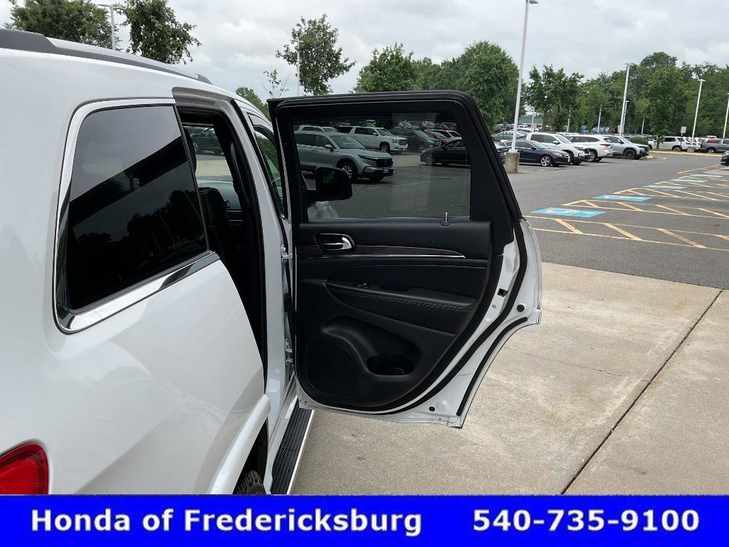 Used 2019 Jeep Grand Cherokee Overland AWD/4WD image 19
